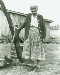 Vaughn Brewer, Claudia Gammill, age 89, Stone County, Arkansas, 1979.  Courtesy of University of Central Arkansas Archives, Rackensack Collection. Vaughn Brewer, Claudia Gammill, age 89, Stone County, Arkansas, 1979.  Courtesy of University of Central Arkansas Archives, Rackensack Collection.
