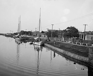 Evening on Bayou St. John, New Orleans, between 1900 and 1906. Library of Congress, Prints & Photographs Division, Detroit Publishing Company Collection, LC-D4-16350.  Evening on Bayou St. John, New Orleans, between 1900 and 1906. Library of Congress, Prints & Photographs Division, Detroit Publishing Company Collection, LC-D4-16350.