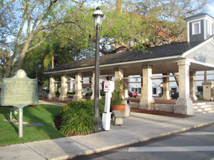 Figure 18. Holly Goldstein, Marker for "Public Market Place" and Public Market, Plaza de la Constitución, St. Augustine, Florida, 2012. Figure 18. Holly Goldstein, Marker for "Public Market Place" and Public Market, Plaza de la Constitución, St. Augustine, Florida, 2012.