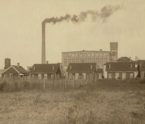 Lewis W. Hine, "Hell's Half Acre," a row of houses at the edge of the mill settlement at Avondale, Birmingham, Alabama, 1910. Courtesy of the Library of Congress, National Child Labor Committee Collection. Lewis W. Hine, "Hell's Half Acre," a row of houses at the edge of the mill settlement at Avondale, Birmingham, Alabama, 1910. Courtesy of the Library of Congress, National Child Labor Committee Collection.