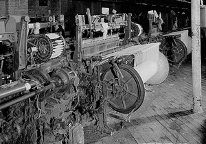 Draper looms, Bamberg Cotton Mill, Bamberg, South Carolina, 1987. Courtesy of the Library of Congress, National Child Labor Committee Collection. Draper looms, Bamberg Cotton Mill, Bamberg, South Carolina, 1987. Courtesy of the Library of Congress, National Child Labor Committee Collection.