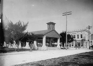 Figure 49. William Henry Jackson, The Slave Market, St. Augustine, Fla., c. 1902. Library of Congress, Prints & Photographs Division, Detroit Publishing Company Collection, LC-D4-9102. Figure 49. William Henry Jackson, The Slave Market, St. Augustine, Fla., c. 1902. Library of Congress, Prints & Photographs Division, Detroit Publishing Company Collection, LC-D4-9102.