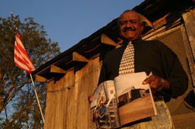 Suli Yi, Seaberry holding a copy of the November 2004 Esquire magazine Japan,  which featured an article about him and the lounge, November 2004. Suli Yi, Seaberry holding a copy of the November 2004 Esquire magazine Japan,  which featured an article about him and the lounge, November 2004.