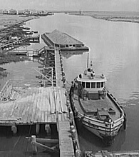John Vachon, Library of Congress, Prints & Photographs Division FSA-OWI Collection Reproduction Number: LC-USW3-033887-D DLC, Tugboat in Louisiana, 1943.   John Vachon, Library of Congress, Prints & Photographs Division FSA-OWI Collection Reproduction Number: LC-USW3-033887-D DLC, Tugboat in Louisiana, 1943.
