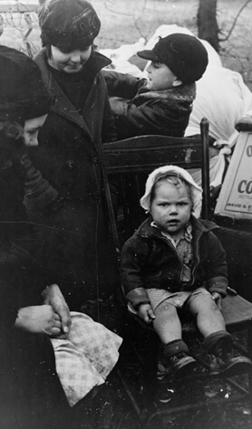 Arthur Rothstein, Evicted sharecroppers along Highway 60, New Madrid County, Missouri, January 1939, FSA-OWI Collection, Library of Congress, LC-USF33- 002919-M3. Arthur Rothstein, Evicted sharecroppers along Highway 60, New Madrid County, Missouri, January 1939, FSA-OWI Collection, Library of Congress, LC-USF33- 002919-M3.