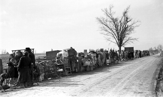 Arthur Rothstein, Evicted sharecroppers along Highway 60, New Madrid County, Missouri, January 1939. Arthur Rothstein, Evicted sharecroppers along Highway 60, New Madrid County, Missouri, January 1939, FSA-OWI Collection, Library of Congress, LC-USF33- 002927-M1.