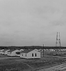 John Vachon, Group labor homes, Grayridge, New Madrid County, Missouri, November 1940, FSA-OWI Collection, Library of Congress, LC-USF34-061862-D. John Vachon, Group labor homes, Grayridge, New Madrid County, Missouri, November 1940, FSA-OWI Collection, Library of Congress, LC-USF34-061862-D.