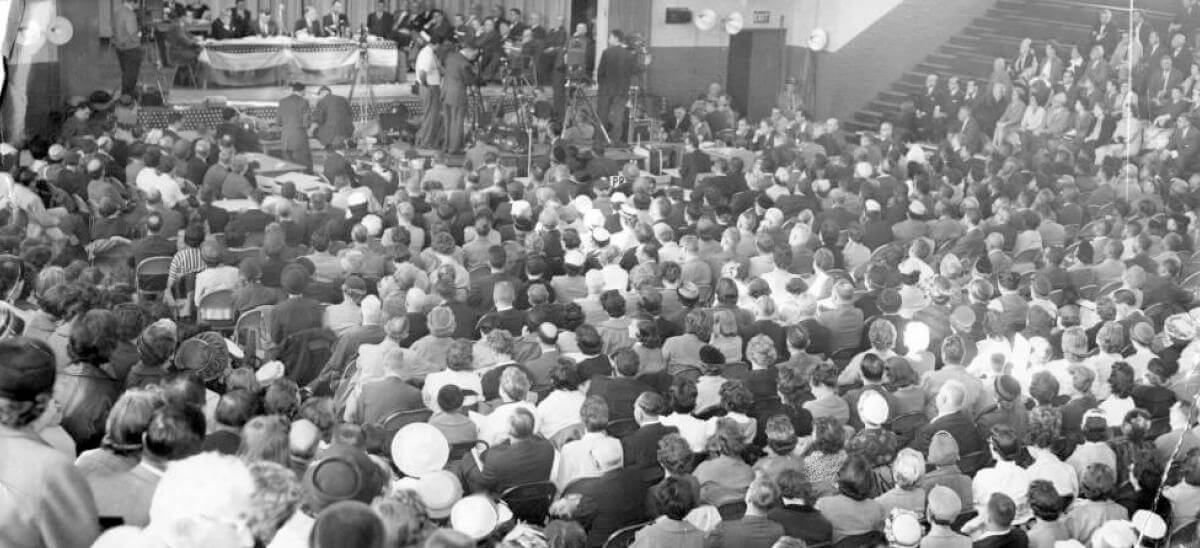 Crowds pack into Henry Grady High School for the Sibley Commission's hearing on school desegregation, Atlanta, Georgia, March 23, 1960. Photograph by unknown creator. Originally published in the Atlanta Journal-Constitution. Courtesy of the Atlanta Journal-Constitution Photographic Archive, Georgia State University.