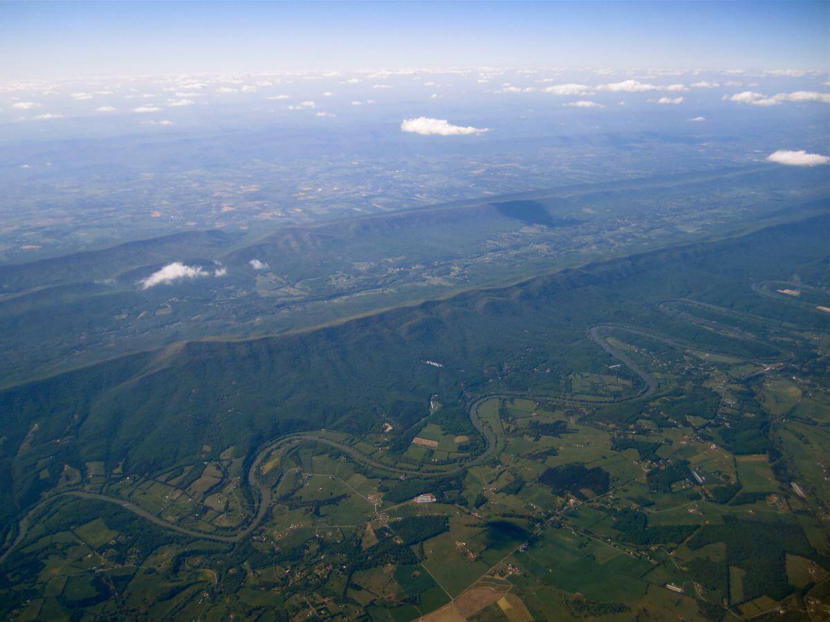 Aerial photograph of Harper’s Ferry, Maryland Heights, Virginia. Photograph by Mark Fickett. Courtesy of Wikimedia Commons. Creative Commons license CC BY 3.0.  Aerial photograph of Shenandoah River
