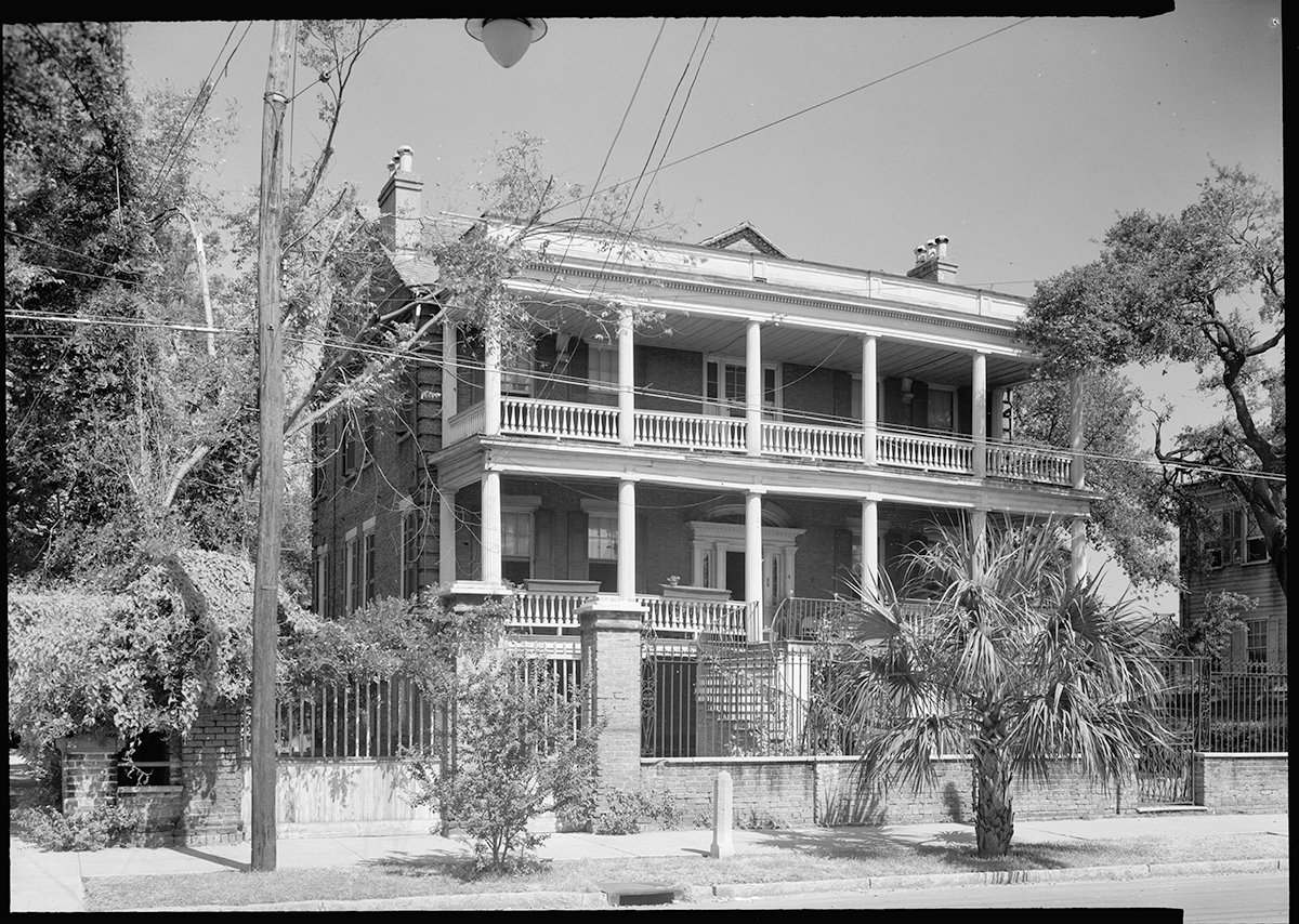 Robert Martin House, 16 Charlotte Street, Charleston, South Carolina, September 1940. Photograph by C.O. Greene. Courtesy of Wikimedia Commons. Image is in public domain. Robert Martin House, 16 Charlotte Street, Charleston, South Carolina, September 1940. Photograph by C.O. Greene. Courtesy of Wikimedia Commons. Image is in public domain.