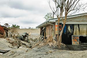 © Brian Gauvin, Pratt Drive and Robert E. Lee Avenue at the breach in the 17th Street Canal Levee, Lakeview, New Orleans, Louisiana, October 27, 2005.