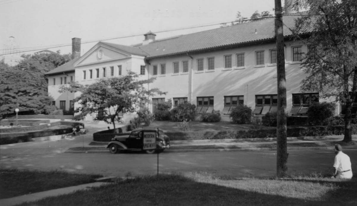 The US Public Health Service VD Clinic, Spring Street, Hot Springs, Arkansas, 1921. Courtesy of the University of Arkansas for Medical Sciences Historical Research Center and Elliott Bowen. The US Public Health Service VD Clinic, Spring Street, Hot Springs, Arkansas, 1921. Courtesy of the University of Arkansas for Medical Sciences Historical Research Center and Elliott Bowen.