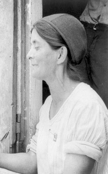 Lunéda Commeaux, Cajun singer, New Iberia, Louisiana, 1934. Photograph by Alan Lomax. The Lomax Collection, Library of Congress. Courtesy of The Library of Congress, Prints and Photographs Division, LC-DIG-ppmsc-00337. Lunéda Commeaux, Cajun singer, New Iberia, Louisiana, 1934. Photograph by Alan Lomax. The Lomax Collection, Library of Congress. Courtesy of The Library of Congress, Prints and Photographs Division, LC-DIG-ppmsc-00337.