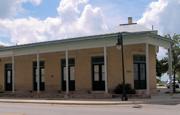 The Haehnel Building, 1101 E. 11th Street Austin, Texas, September 8, 2007. Photograph by Larry D. Moore. Courtesy of Larry D. Moore (CC BY-SA 3.0). The Haehnel Building, 1101 E. 11th Street Austin, Texas, September 8, 2007. Photograph by Larry D. Moore. Courtesy of Larry D. Moore (CC BY-SA 3.0).