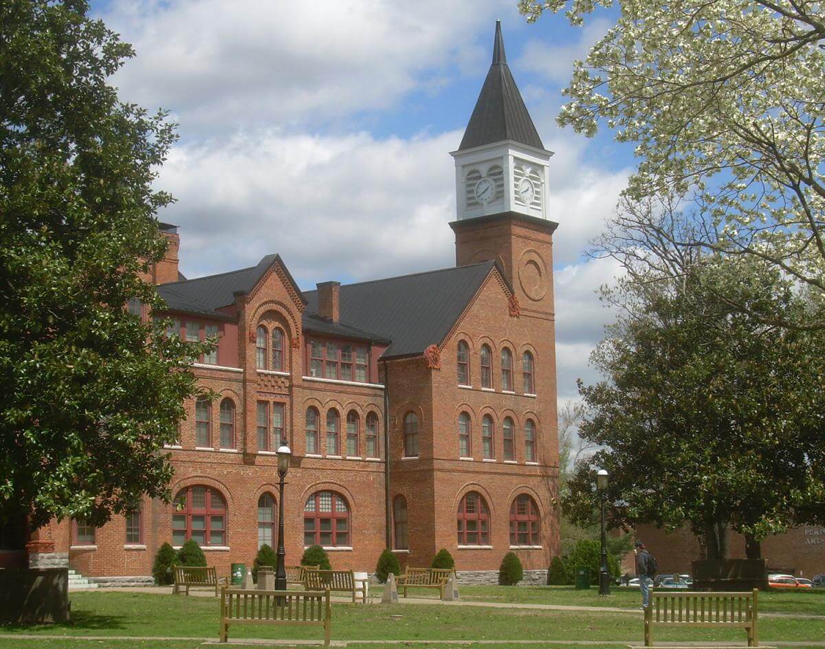 Seminary Hall, Northeastern State University, Cherokee County, Oklahoma, 2008. Image courtesy of Wikimedia Commons user Caleb Long. Creative Commons license CC BY-SA 2.5.  Seminary Hall, Northeastern State University, Cherokee County, Oklahoma, 2008. Image courtesy of Wikimedia Commons user Caleb Long. Creative Commons license CC BY-SA 2.5.