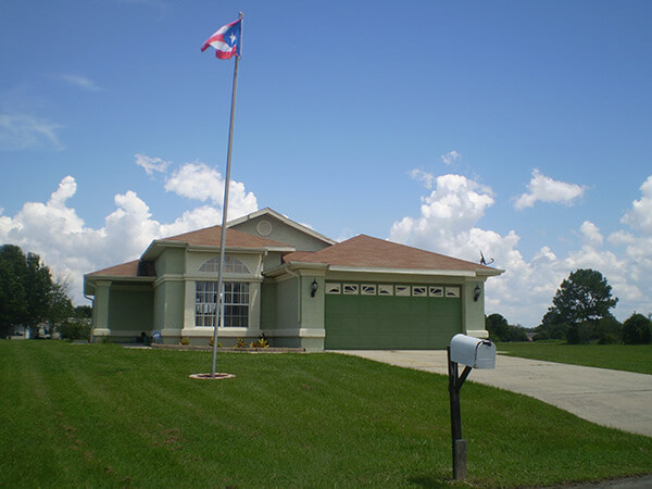 Buenaventura Lakes, Florida, 2010. Photograph by Simone Delerme. Buenaventura Lakes, Florida, 2010. Photograph by Simone Delerme.