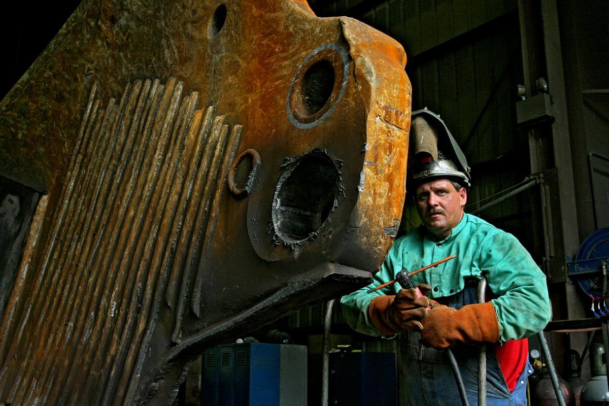 UMWA surface mine welder repairs dragline bucket. Boone County, WV, 2005. UMWA surface mine welder repairs dragline bucket. Boone County, WV, 2005.