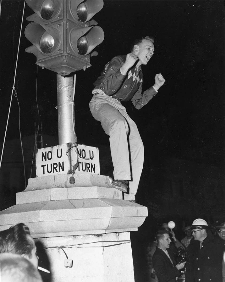 A demonstrator shouts from a traffic light post, Nashville, TN, September 1957. © Nashville Public Library. A demonstrator shouts from a traffic light post, Nashville, TN, September 1957. © Nashville Public Library.