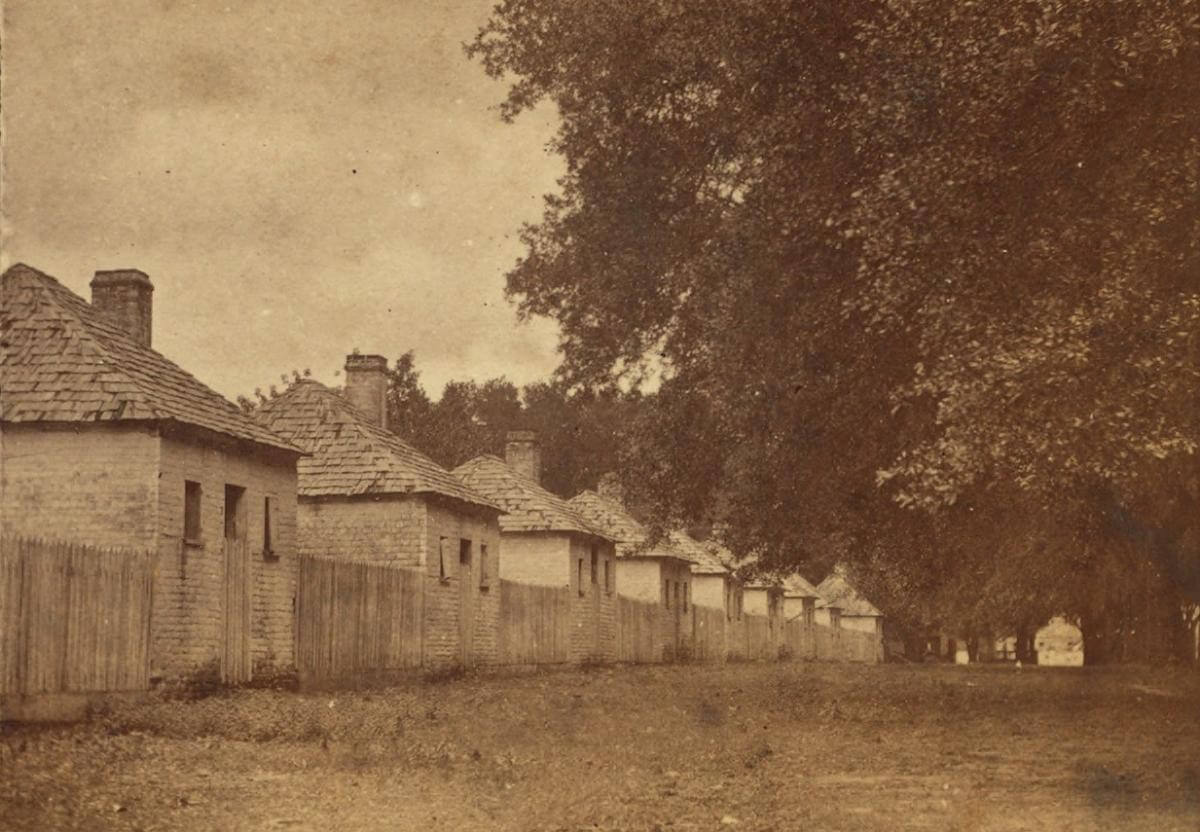 Negro Quarters in Hermitage, Hermitage Plantation, Savannah, Georgia, ca. 1870. Photograph by Wilson & Havens. Courtesy of the New York Public Library Miriam and Ira D. Wallach Division, digitalcollections.nypl.org/items/510d47e0-5828-a3d9-e040-e00a18064a99.