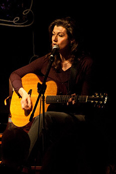 Amy Grant, Nashville, Tennessee, 2009. Photograph by Bob Muller. Courtesy of Bob Muller. Amy Grant, Nashville, Tennessee, 2009. Photograph by Bob Muller. Courtesy of Bob Muller.