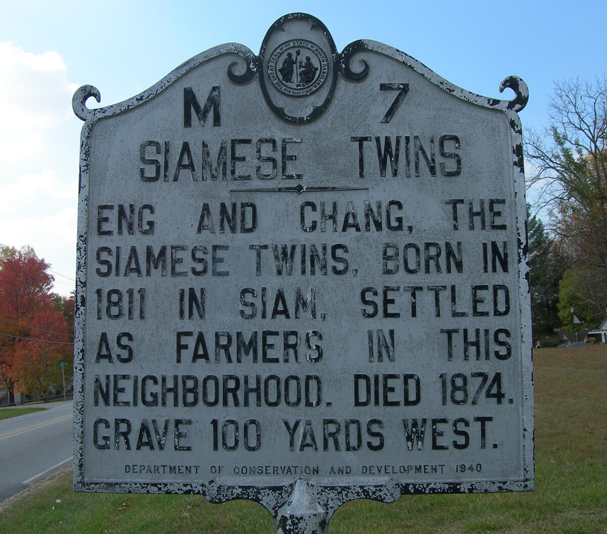 Siamese Twins Historic Marker, White Plains, North Carolina, November 10, 2007. Photograph by Flickr user Jimmy Emerson, DVM. Creative Commons license CC BY-NC-ND 2.0. Siamese Twins Historic Marker, White Plains, North Carolina, November 10, 2007. Photograph by Flickr user Jimmy Emerson, DVM. Creative Commons license CC BY-NC-ND 2.0.