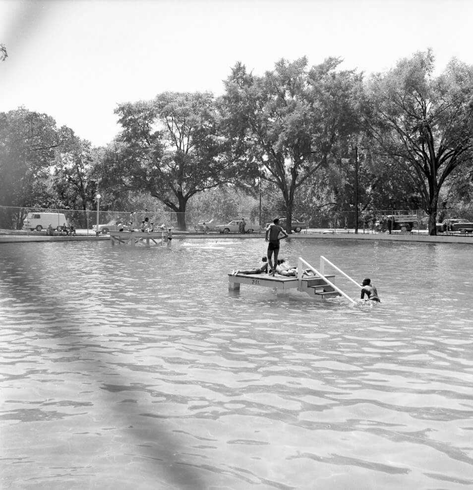 African Americans and whites still congregate separately in the newly integrated Lake Meer, Piedmont Park, Atlanta, Georgia, June 12, 1963. Photograph by Ken Patterson. Courtesy of Atlanta Journal-Constitution Photographic Archives, Special Collections and Archives, Georgia State University Library. Copyright Atlanta Journal-Constitution. Courtesy of Georgia State University.  African Americans and whites still congregate separately in the newly integrated Lake Meer, Piedmont Park, Atlanta, Georgia, June 12, 1963. Photograph by Ken Patterson. Courtesy of Atlanta Journal-Constitution Photographic Archives collection, Special Collections and Archives, Georgia State University Library. Copyright Atlanta Journal-Constitution. Courtesy of Georgia State University