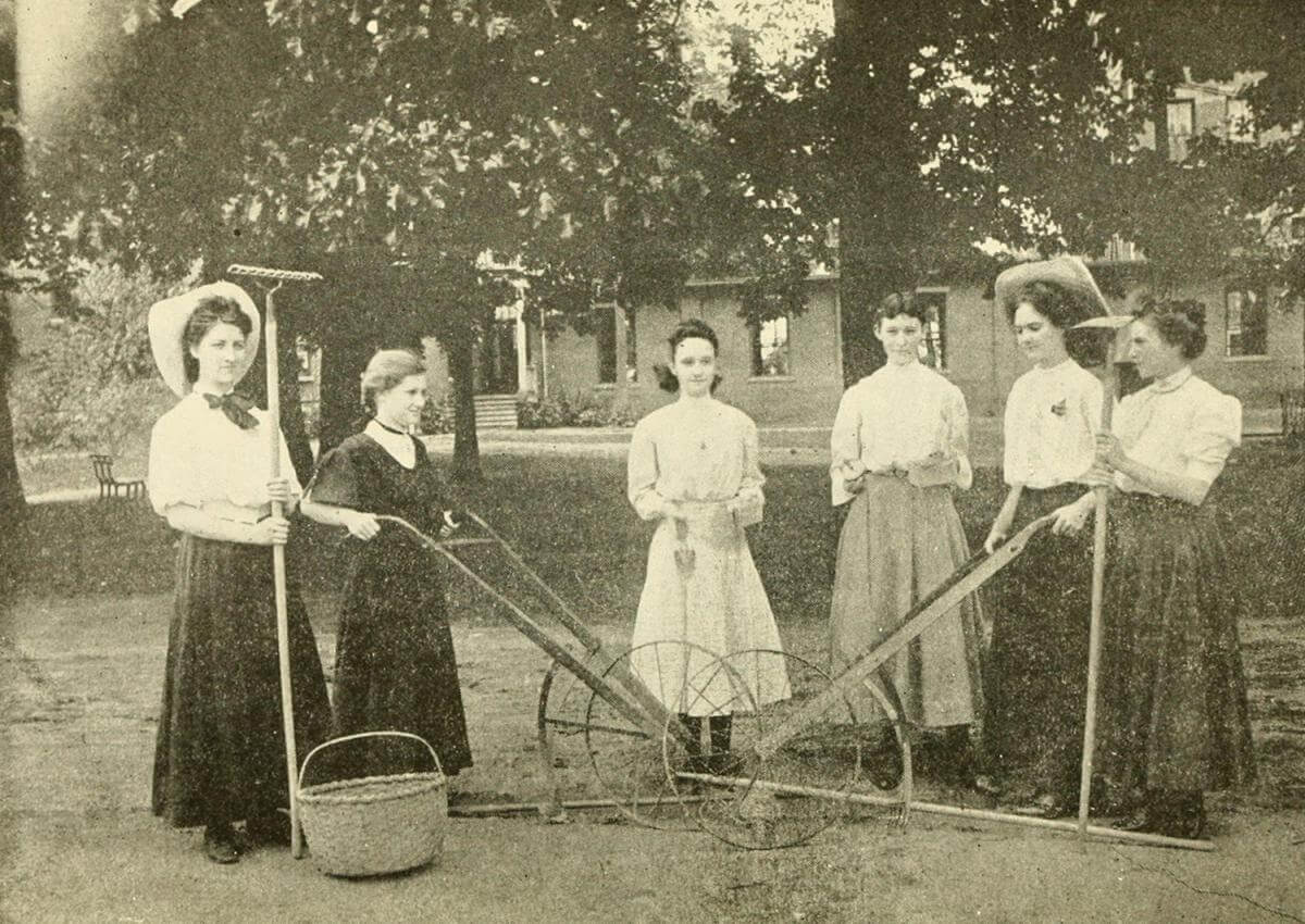 Garden plows and hand tools for gardens, Atlanta, Georgia, 1910. Photograph originally published in Horace Edward Stockbridge's Land Teaching (Southern Ruralist Company, 1910). Courtesy of Wikimedia Commons.
