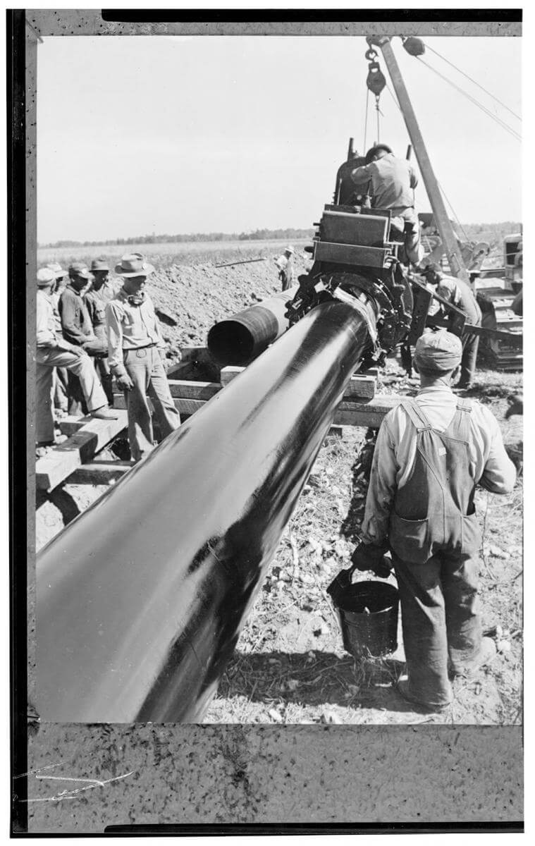 Pipeline from Southwest to Atlantic Coast, 1944. Photograph courtesy of the Library of Congress Prints and Photographs Division, LC-USW4- 029616. Pipeline from Southwest to Atlantic Coast, 1944. Photograph courtesy of the Library of Congress Prints and Photographs Division, LC-USW4- 029616.
