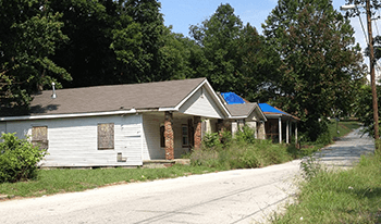 Abandoned houses on English Avenue, Atlanta, Georgia, August 23, 2012. Photograph by Keizers. Courtesy of Keizers, CC BY-SA. Atlanta's black population lives principally in the region's suburbs, leading to a rise in abandoned properties in historically black neighborhoods in the city's center. Abandoned houses on English Avenue, Atlanta, Georgia, August 23, 2012. Photograph by Keizers. Courtesy of Keizers, CC BY-SA. Atlanta's black population lives principally in the region's suburbs, leading to a rise in abandoned properties in historically black neighborhoods in the city's center.