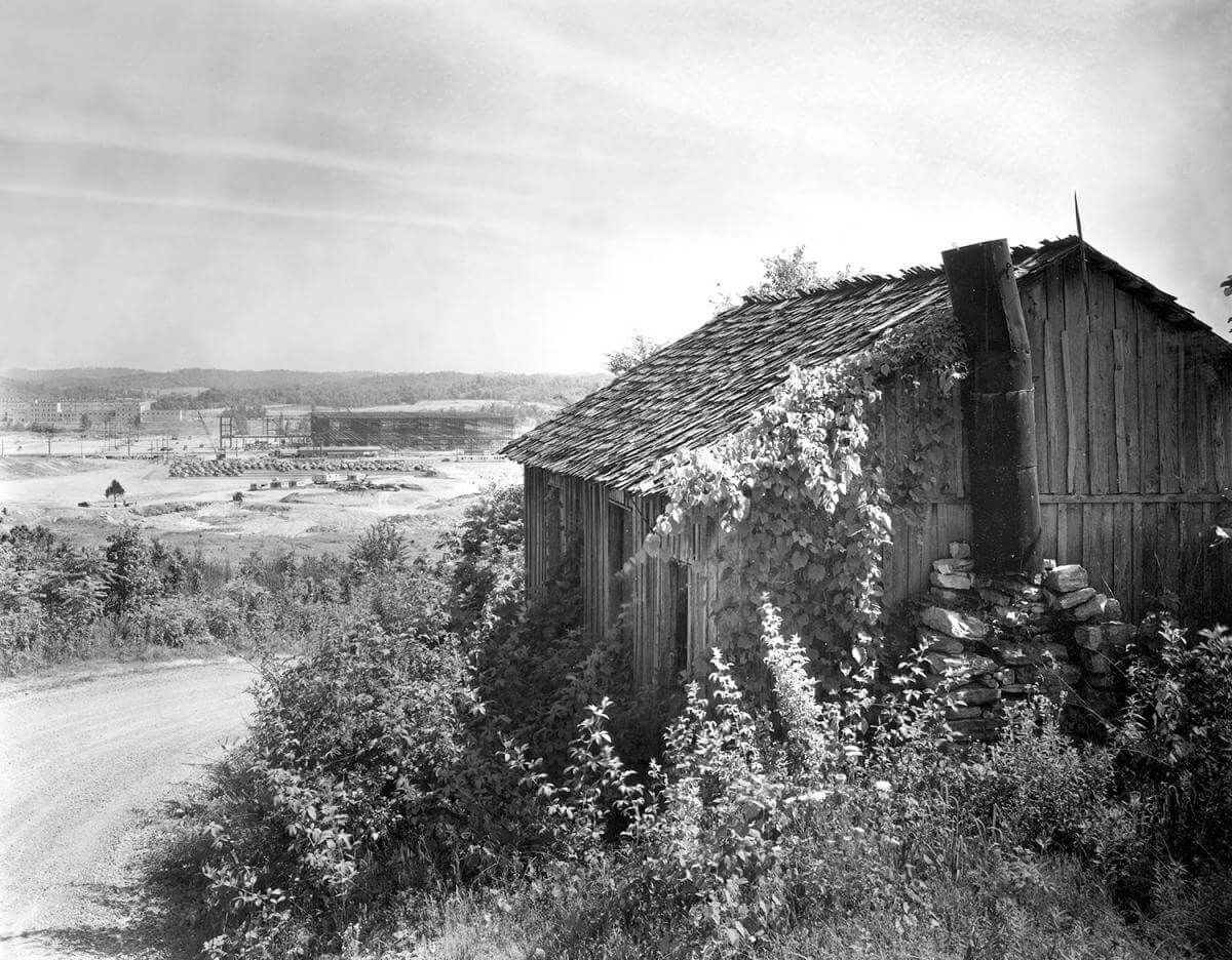 K-25 under construction, Oak Ridge, TN, ca. 1942. Photo by Ed Westcott. Courtesy of Wikimedia Commons. Image is in public domain. K-25 under construction, Oak Ridge, TN, ca. 1942. Photo by Ed Westcott. Courtesy of Wikimedia Commons. Image is in public domain.