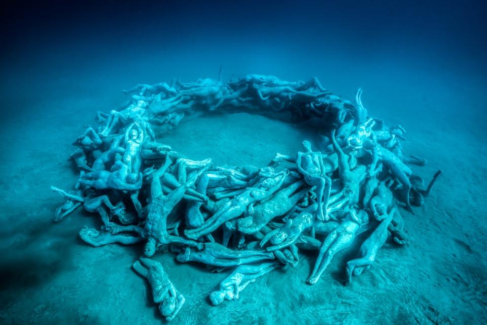 Human Gyre by Jason deCaires Taylor at Museo Atlántico in the Atlantic Ocean near the island of Lanzarote, Canary Islands, Spain. Photograph courtesy of Jason deCaires Taylor